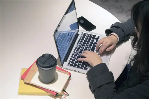 法律向社会昭示崇尚什么